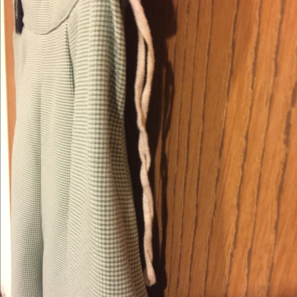 Women’s petite size 3 Sleeveless Outfit. - Picture 3 of 8